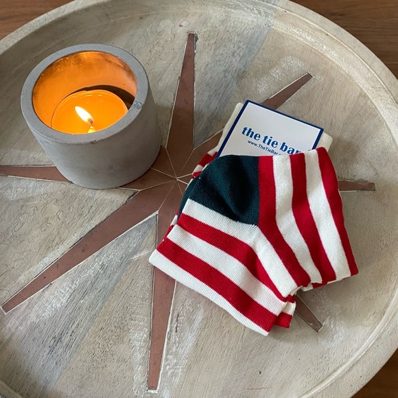 The Tie Bar Men’s Socks Red Striped Holiday Valentines Christmas NWT NEW - Picture 5 of 5